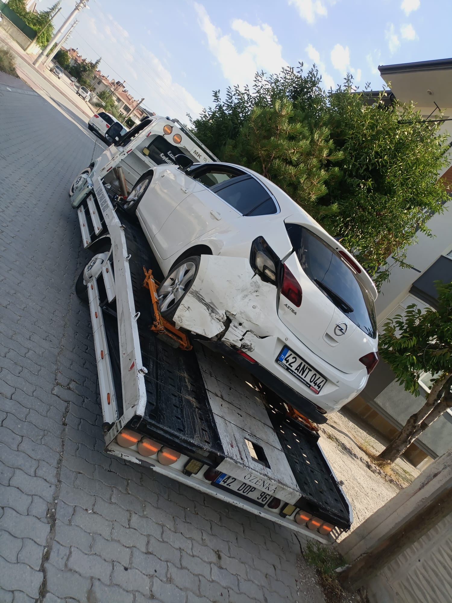 Kilitlenen tekerli aracın MKA aparatlı çekme sistemiyle platforma alınması