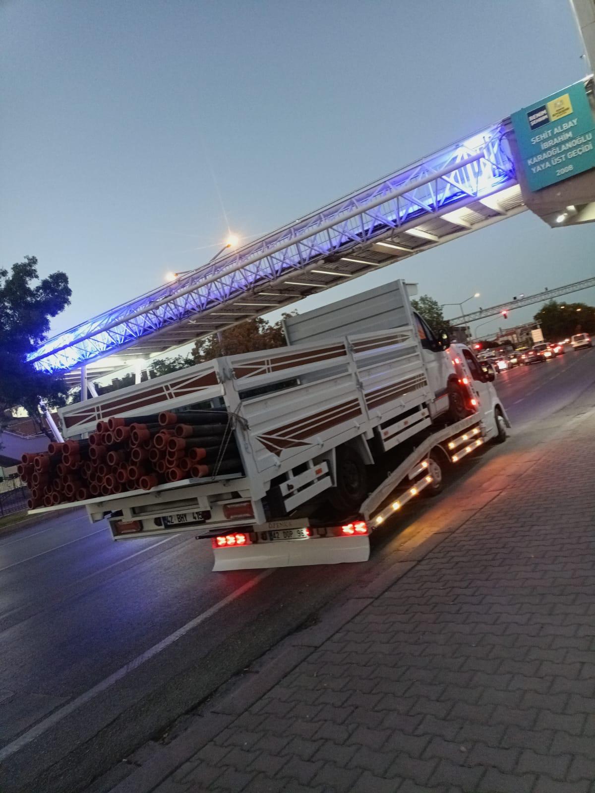 Gece ışıklandırılmış MKA çekici aracı